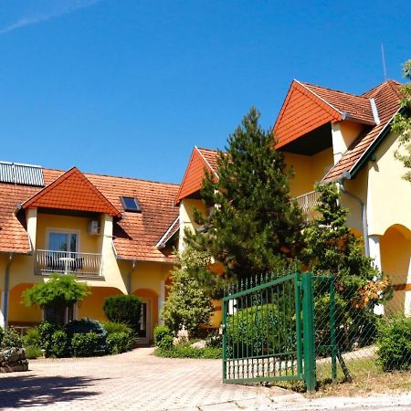 Wagner Panzio Hotel Cserszegtomaj Ngoại thất bức ảnh