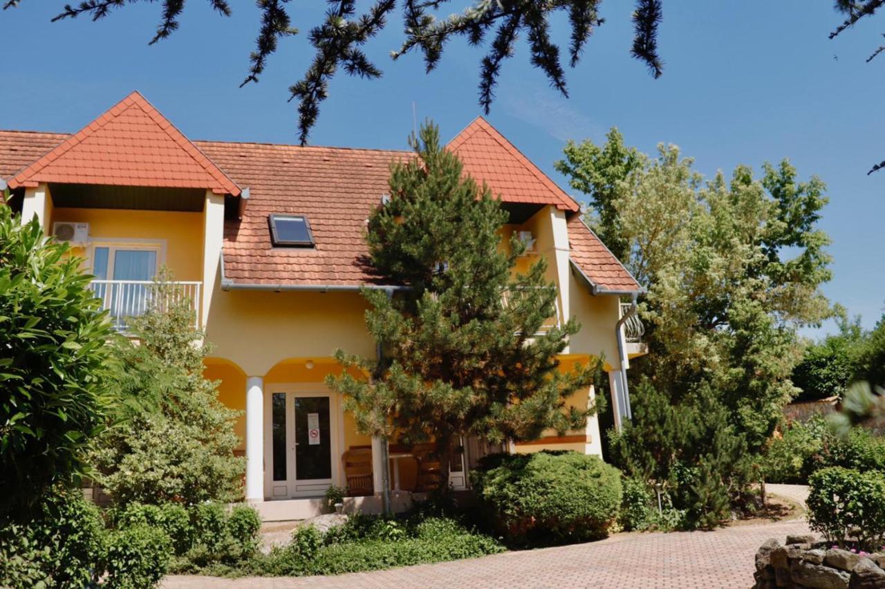 Wagner Panzio Hotel Cserszegtomaj Ngoại thất bức ảnh