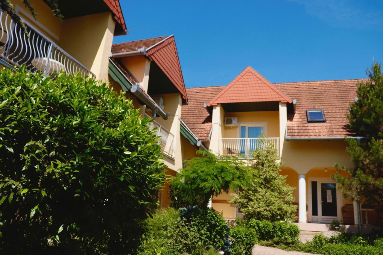 Wagner Panzio Hotel Cserszegtomaj Ngoại thất bức ảnh