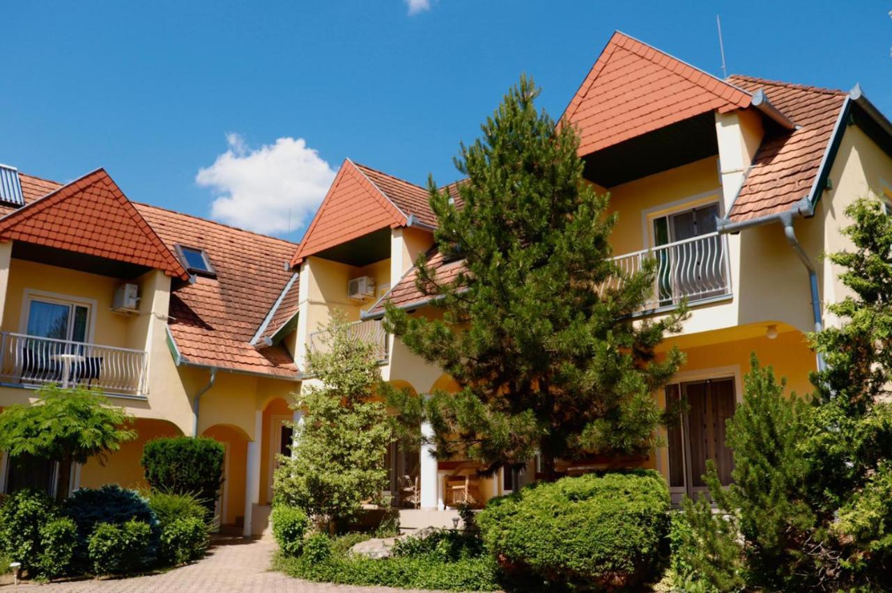 Wagner Panzio Hotel Cserszegtomaj Ngoại thất bức ảnh