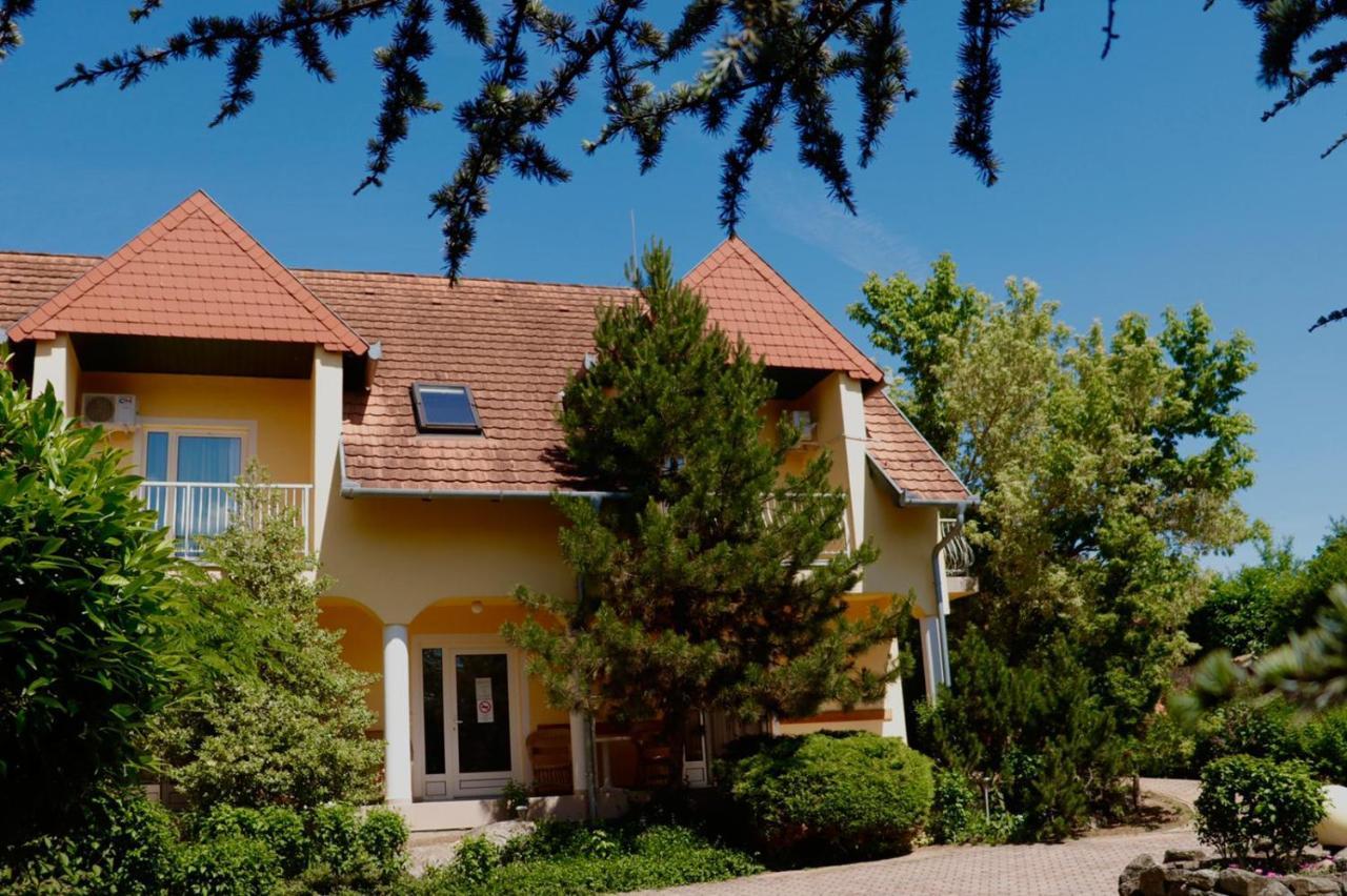 Wagner Panzio Hotel Cserszegtomaj Ngoại thất bức ảnh