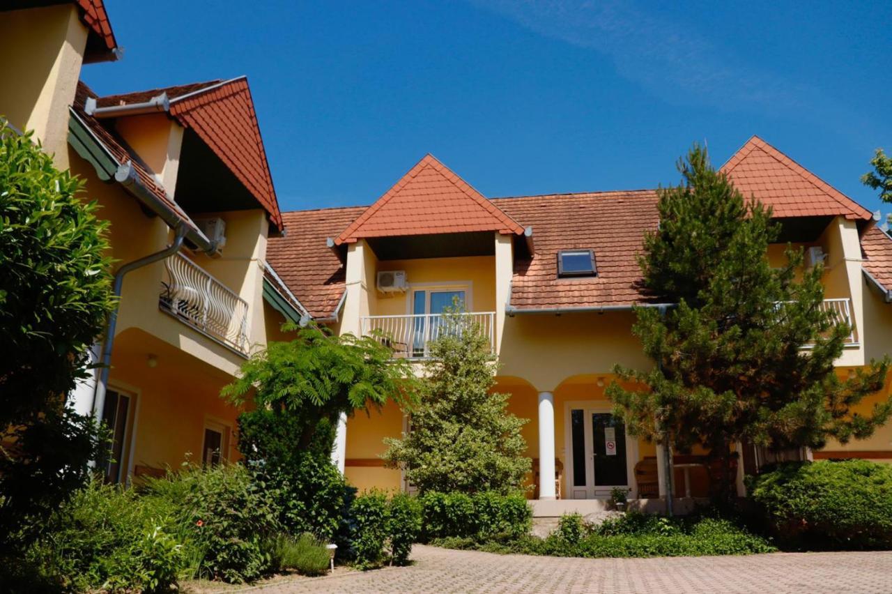 Wagner Panzio Hotel Cserszegtomaj Ngoại thất bức ảnh