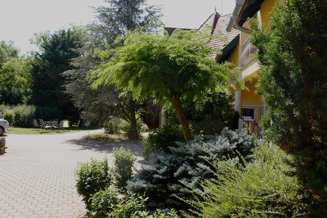 Wagner Panzio Hotel Cserszegtomaj Ngoại thất bức ảnh
