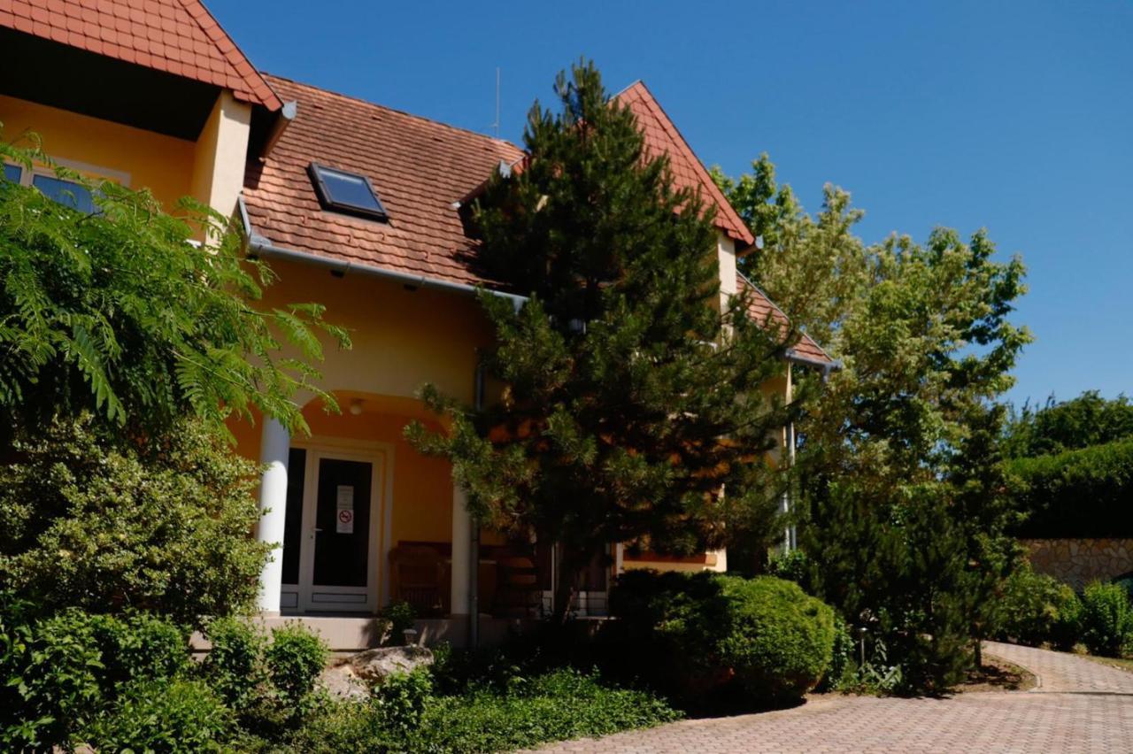 Wagner Panzio Hotel Cserszegtomaj Ngoại thất bức ảnh