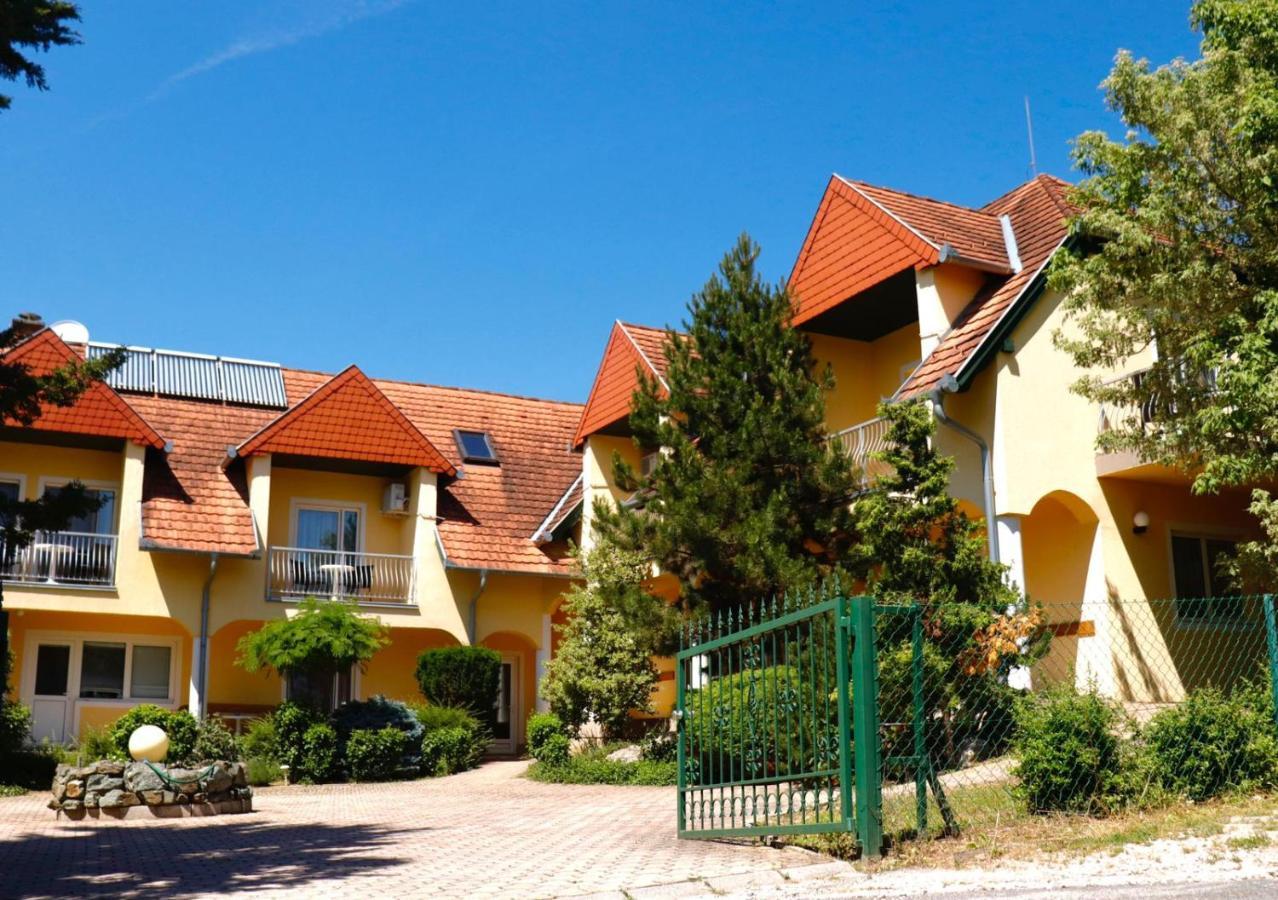 Wagner Panzio Hotel Cserszegtomaj Ngoại thất bức ảnh