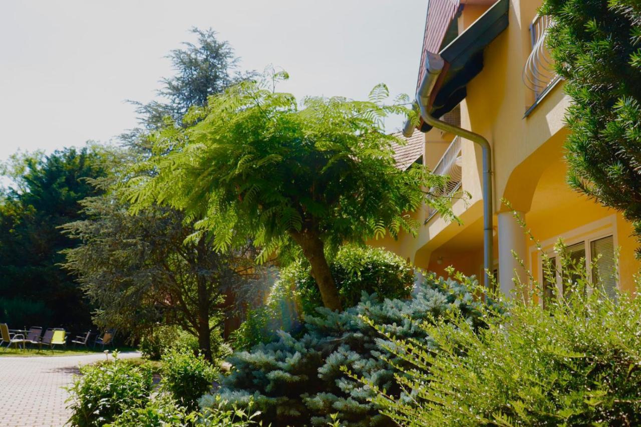 Wagner Panzio Hotel Cserszegtomaj Ngoại thất bức ảnh