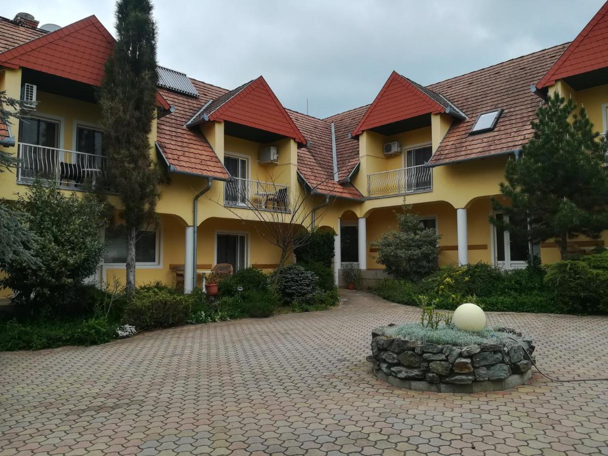 Wagner Panzio Hotel Cserszegtomaj Ngoại thất bức ảnh