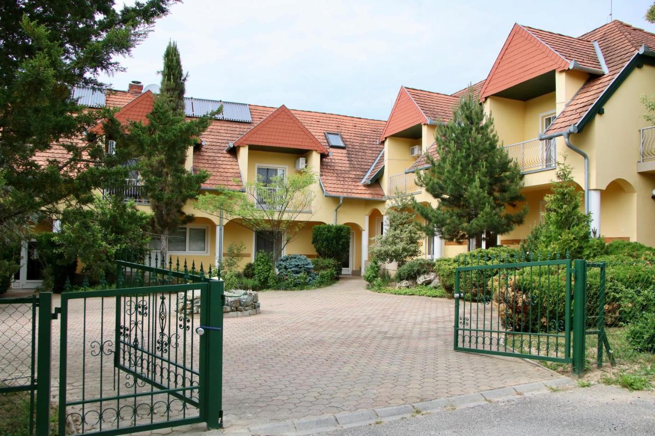 Wagner Panzio Hotel Cserszegtomaj Ngoại thất bức ảnh