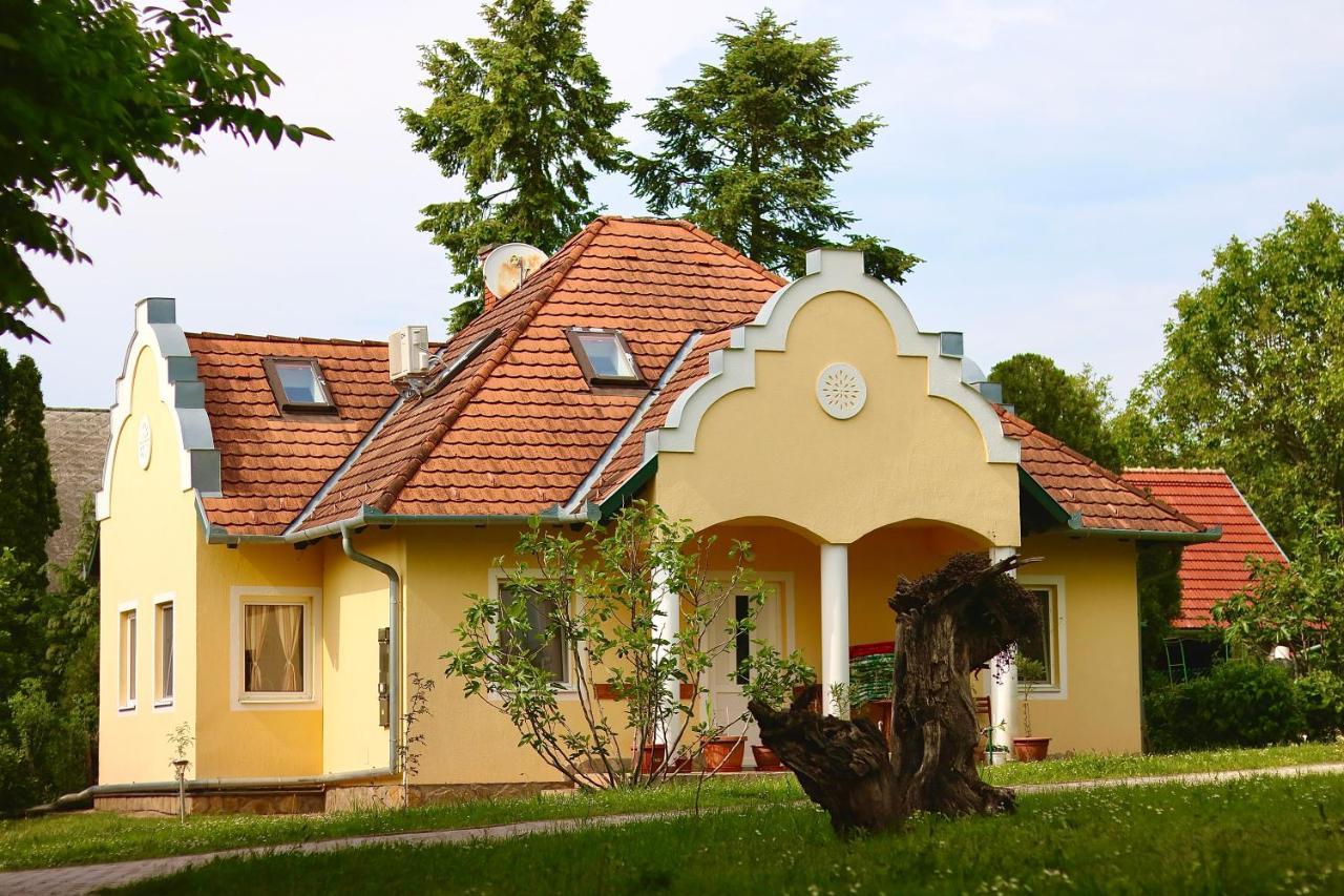Wagner Panzio Hotel Cserszegtomaj Ngoại thất bức ảnh